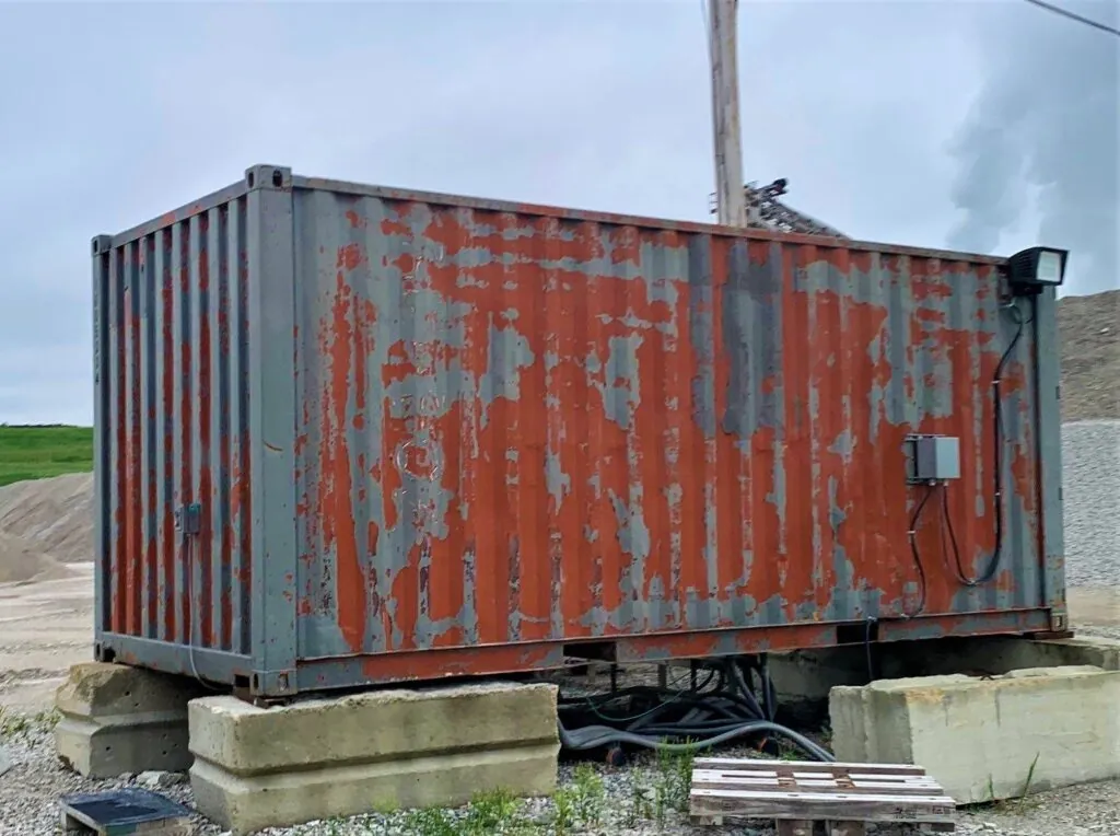Painting a storage container